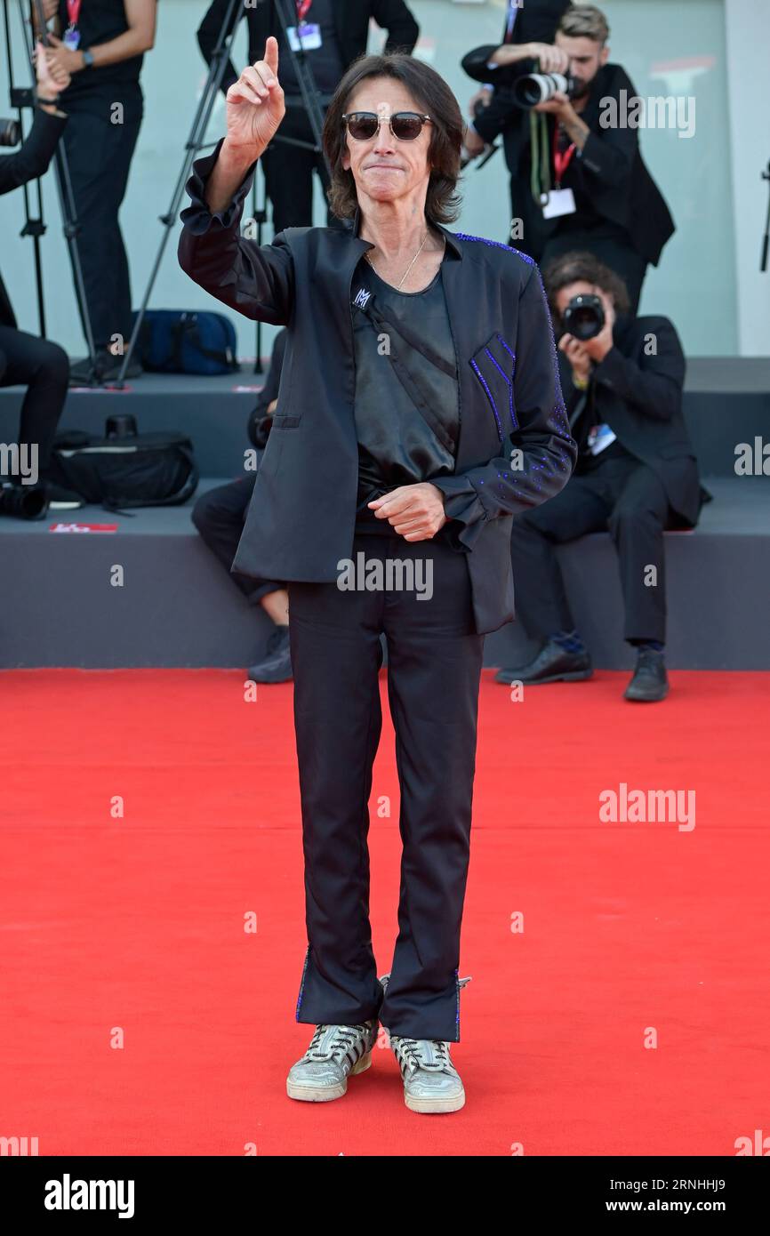 Venise Lido, Italie. 01 septembre 2023. Alberto Fortis assiste au tapis rouge du film Poor Things au Festival du film de Venise 80 au Palazzo del Cinema au Lido. (Photo Mario Cartelli/SOPA Images/Sipa USA) crédit : SIPA USA/Alamy Live News Banque D'Images