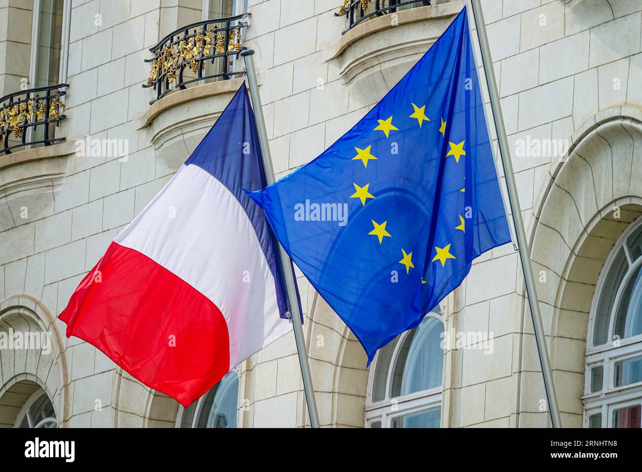 Le drapeau de la France et le drapeau de l'Union européenne sont les suivants Banque D'Images
