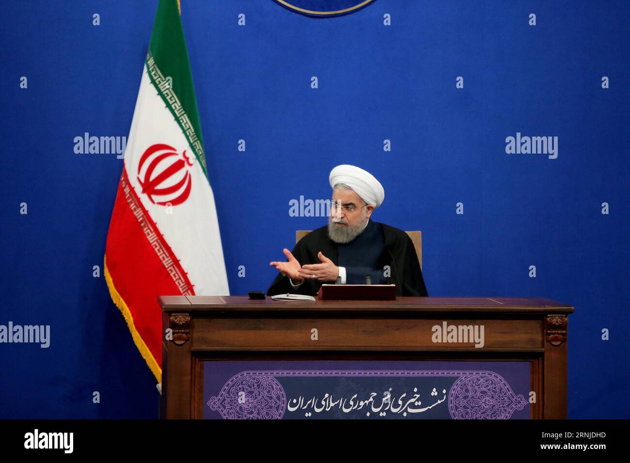 THERAN, le 17 janvier 2017 -- le président iranien Hassan Rouhani prend la parole lors d'une conférence de presse à Téhéran, en Iran, le 17 janvier 2017. Rouhani a déclaré que l’Iran n’accepterait pas une révision de son accord nucléaire international, ont rapporté mercredi les médias locaux. L accord nucléaire international, connu sous le nom de Plan d action global conjoint (JCPOA), a résolu la question nucléaire controversée de Téhéran qui dure depuis une décennie. (gl) IRAN-TÉHÉRAN-HASSAN ROUHANI-NEWS CONFERENCE AhmadxHalabisaz PUBLICATIONxNOTxINxCHN THERAN Jan 17 2017 le président iranien Hassan Rouhani prend la parole lors d'une conférence de presse à TÉHÉRAN Iran LE 17 2017 janvier Rouhani Banque D'Images