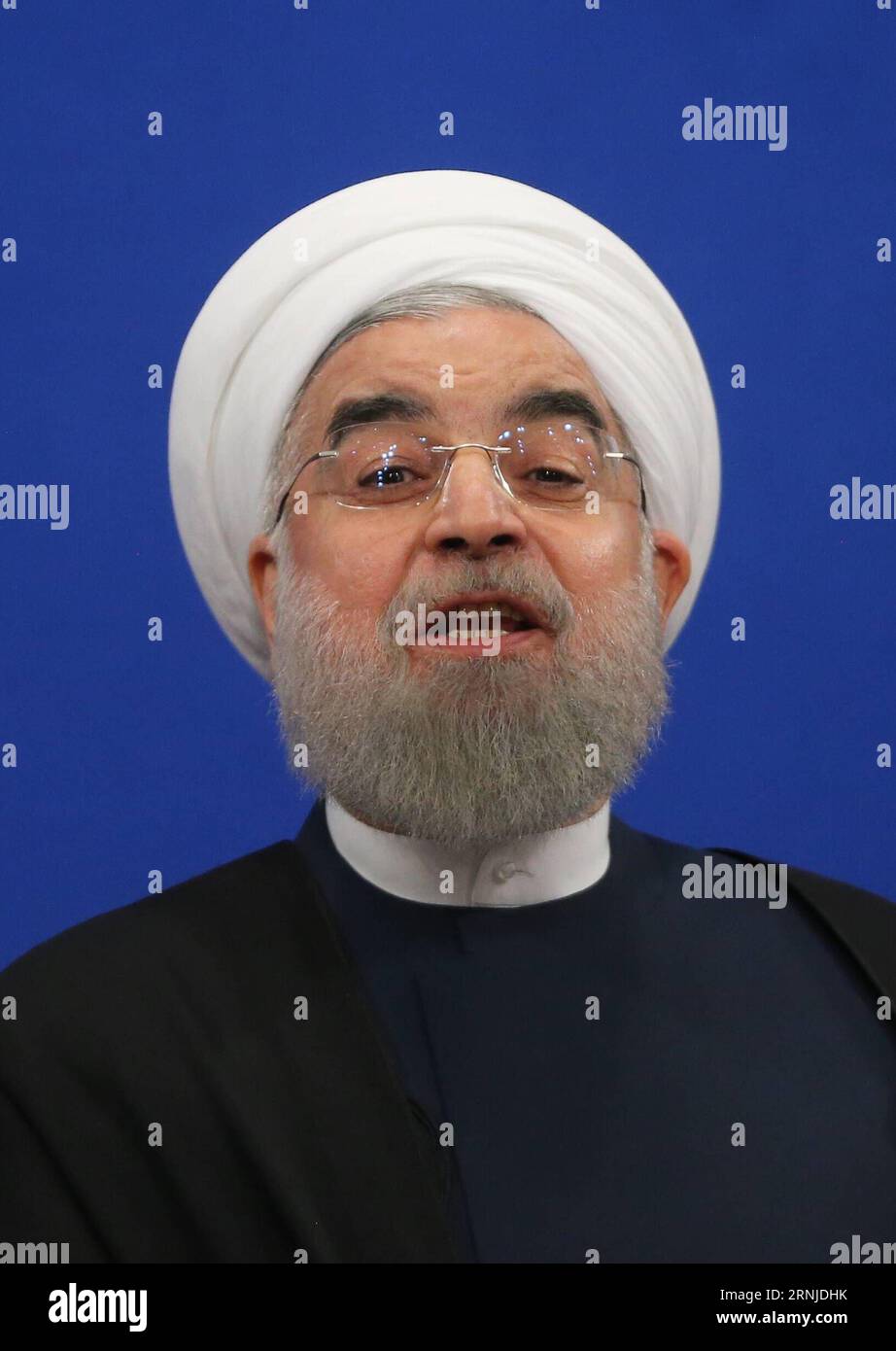 THERAN, le 17 janvier 2017 -- le président iranien Hassan Rouhani prend la parole lors d'une conférence de presse à Téhéran, en Iran, le 17 janvier 2017. Rouhani a déclaré que l’Iran n’accepterait pas une révision de son accord nucléaire international, ont rapporté mercredi les médias locaux. L accord nucléaire international, connu sous le nom de Plan d action global conjoint (JCPOA), a résolu la question nucléaire controversée de Téhéran qui dure depuis une décennie. (gl) IRAN-TÉHÉRAN-HASSAN ROUHANI-NEWS CONFERENCE AhmadxHalabisaz PUBLICATIONxNOTxINxCHN THERAN Jan 17 2017 le président iranien Hassan Rouhani prend la parole lors d'une conférence de presse à TÉHÉRAN Iran LE 17 2017 janvier Rouhani Banque D'Images