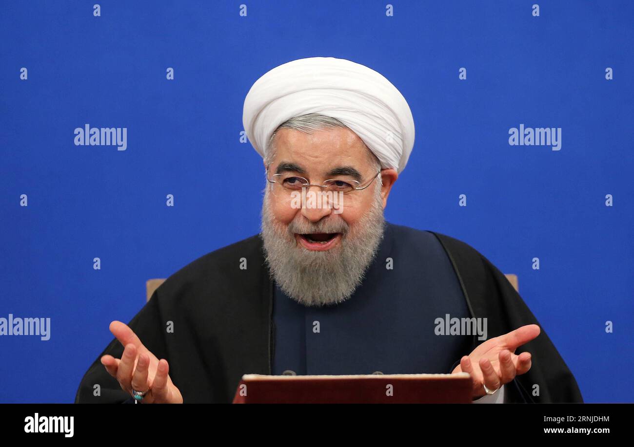 THERAN, le 17 janvier 2017 -- le président iranien Hassan Rouhani prend la parole lors d'une conférence de presse à Téhéran, en Iran, le 17 janvier 2017. Rouhani a déclaré que l’Iran n’accepterait pas une révision de son accord nucléaire international, ont rapporté mercredi les médias locaux. L accord nucléaire international, connu sous le nom de Plan d action global conjoint (JCPOA), a résolu la question nucléaire controversée de Téhéran qui dure depuis une décennie. (gl) IRAN-TÉHÉRAN-HASSAN ROUHANI-NEWS CONFERENCE AhmadxHalabisaz PUBLICATIONxNOTxINxCHN THERAN Jan 17 2017 le président iranien Hassan Rouhani prend la parole lors d'une conférence de presse à TÉHÉRAN Iran LE 17 2017 janvier Rouhani Banque D'Images