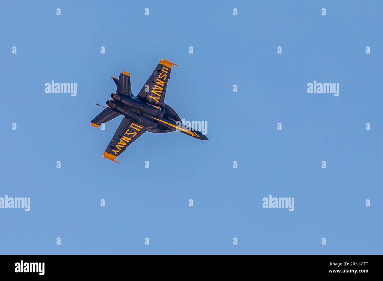 Toronto, Canada, 31 août 2023. Un membre des Blue Angels de la marine américaine s'entraîne à piloter un F/A-18 Super Hornet avant le salon aérien international du Canada. Colin N. Perkel/Alamy Live News Banque D'Images