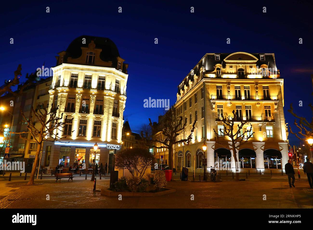 (170403) -- LUXEMBOURG, 3 avril 2017 -- la photo prise le 26 mars 2017 montre une vue nocturne de la ville de Luxembourg, Luxembourg. (dtf) LUXEMBOURG-VUE NOCTURNE GongxBing PUBLICATIONxNOTxINxCHN Luxembourg avril 3 2017 photo prise LE 26 2017 mars montre une vue nocturne de Luxembourg ville Luxembourg dtf Luxembourg vue nocturne GongxBing PUBLICATIONxNOTxINxCHN Banque D'Images