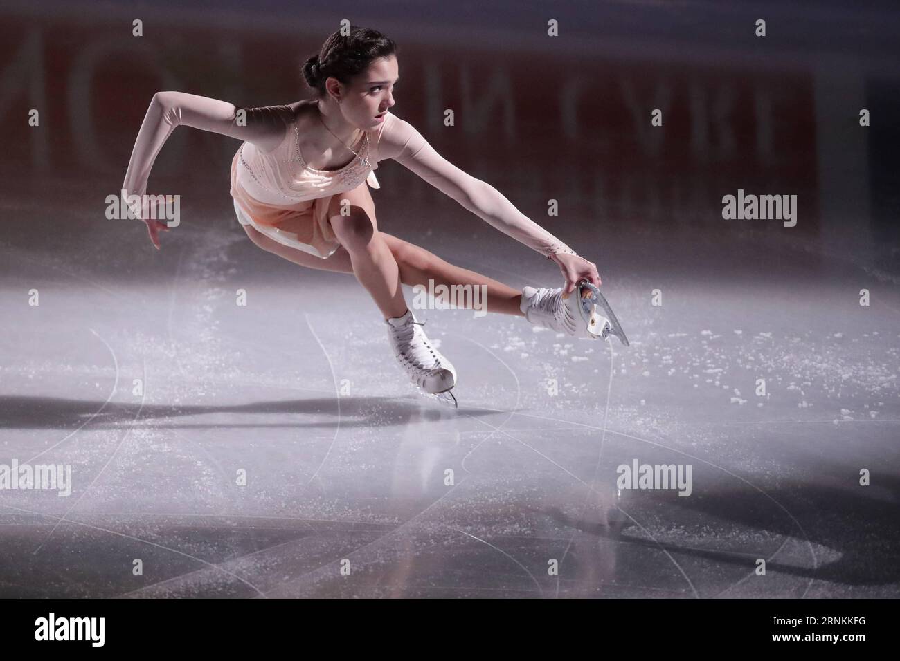 (170409) -- BEIJING, le 9 avril 2017 -- Evgenia Medvedeva, de Russie, se produit dans le cadre du programme d'exposition des Championnats du monde de patinage artistique ISU 2017 à Helsinki, Finlande, le 2 avril 2017. ) XINHUA PHOTO WEEKLY CHOICES MattixMatikainen PUBLICATIONxNOTxINxCHN Beijing avril 9 2017 Evgenia Medvedeva de Russie se produit au programme d'exposition DES Championnats du monde de patinage artistique ISU 2017 à Helsinki Finlande LE 2 2017 avril XINHUA photo Weekly Choices PUBLICATIONxNOTxINxCHN Banque D'Images
