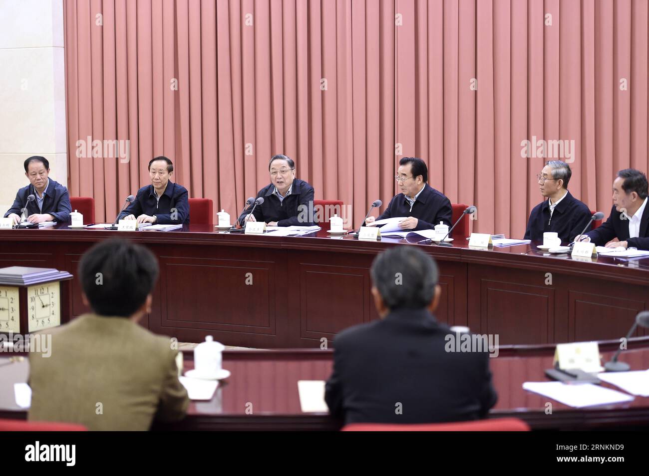 (170413) -- BEIJING , 13 avril 2017 -- Yu Zhengsheng (3e L), président du Comité national de la Conférence consultative politique du peuple chinois (CCPPC), préside une séance de consultation bihebdomadaire sur la culture des jeunes patriotes et des personnes d âge moyen dans le groupe religieux à Beijing, capitale de la Chine, le 13 avril 2017.) (dhf) CHINA-BEIJING-YU ZHENGSHENG-CONSULTATION SESSION (CN) YanxYan PUBLICATIONxNOTxINxCHN Beijing avril 13 2017 Yu Zheng Sheng 3rd l Président de la Conférence consultative politique des célébrités chinoises Président du Comité national de la CPPCC sur une consultation bi-hebdomadaire Banque D'Images