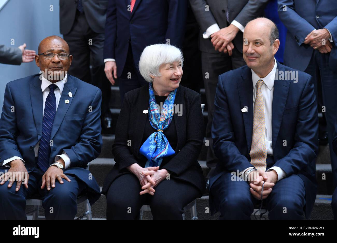 (170421) -- WASHINGTON, le 21 avril 2017 -- Janet Yellen (C), présidente de la Réserve fédérale américaine, est vue avant de poser pour une photo de groupe de la réunion des ministres des Finances et des gouverneurs des banques centrales du G20 à Washington D.C., capitale des États-Unis, le 21 avril 2017. Les ministres des Finances du Groupe des 20 principales économies sont parvenus à un large consensus sur le fait que le libre-échange et l'ouverture des marchés sont meilleurs pour promouvoir la croissance économique mondiale, ont déclaré vendredi de hauts fonctionnaires allemands. États-Unis-WASHINGTON D.C.-G20-RÉUNION DES MINISTRES DES FINANCES ET DES GOUVERNEURS DES BANQUES CENTRALES YinxBogu PUBLICATIONxNOTxINxCHN Washington avril 2 Banque D'Images