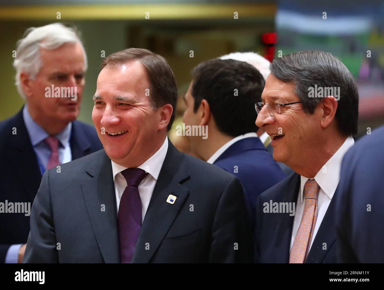 (170429) -- BRUXELLES, le 29 avril 2017 -- le Premier ministre suédois Stefan Lofven (Front L) et le président chypriote Nicos Anastasiades (Front R) assistent au sommet extraordinaire du Conseil européen au siège de l'UE à Bruxelles, Belgique, le 29 avril 2017. Les dirigeants des 27 pays de l'Union européenne lors de leur premier sommet depuis que la Grande-Bretagne a déclenché l'article 50 le mois dernier ont adopté à l'unanimité les lignes directrices sur le Brexit, a tweeté samedi le président du Conseil européen Donald Tusk. (zf) BELGIQUE-BRUXELLES-UE-CONSEIL-BREXIT GongxBing PUBLICATIONxNOTxINxCHN Bruxelles avril 29 2017 le Premier ministre suédois Stefan Lofve Banque D'Images