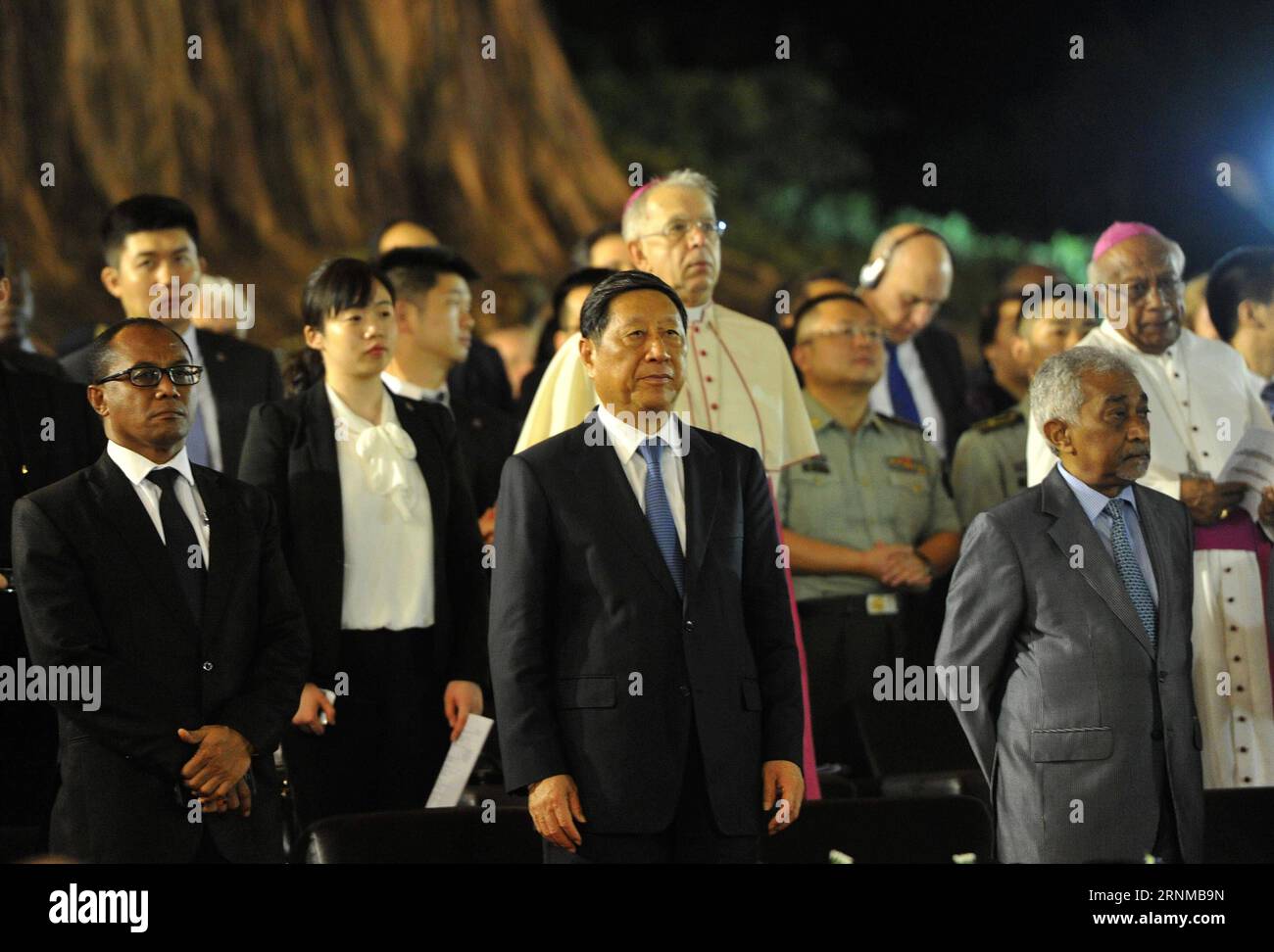 (170520) -- DILI, le 20 mai 2017 -- Zhang Ping (C, front), envoyé spécial du président chinois Xi Jinping et vice-président du Comité permanent de l'Assemblée populaire nationale de Chine, assiste à la cérémonie d'investiture du président du Timor-Leste Francisco Guterres lu-OLO à Dili, Timor-Leste, le 20 mai 2017.) (zcc) TIMOR-LESTE-DILI-CHINE-VISITE Zulkarnain PUBLICATIONxNOTxINxCHN Dili Mai 20 2017 Zhang Ping C envoyé spécial du président chinois Xi Jinping et vice-président du comité Thing du Congrès national des célébrités S de Chine assiste à la cérémonie d'inauguration de Timo Banque D'Images