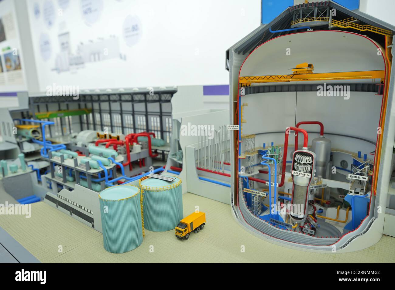 YANTAI, CHINE - le 28 2023 AOÛT 2023 - Un modèle de l'unité nucléaire Guohe-1 est exposé au China International Nuclear Power Industry et au Banque D'Images YANTAI, CHINE - le 28 2023 AOÛT 2023 - Un modèle de l'unité nucléaire Guohe-1 est exposé au China International Nuclear Power Industry et au Banque D'Images
