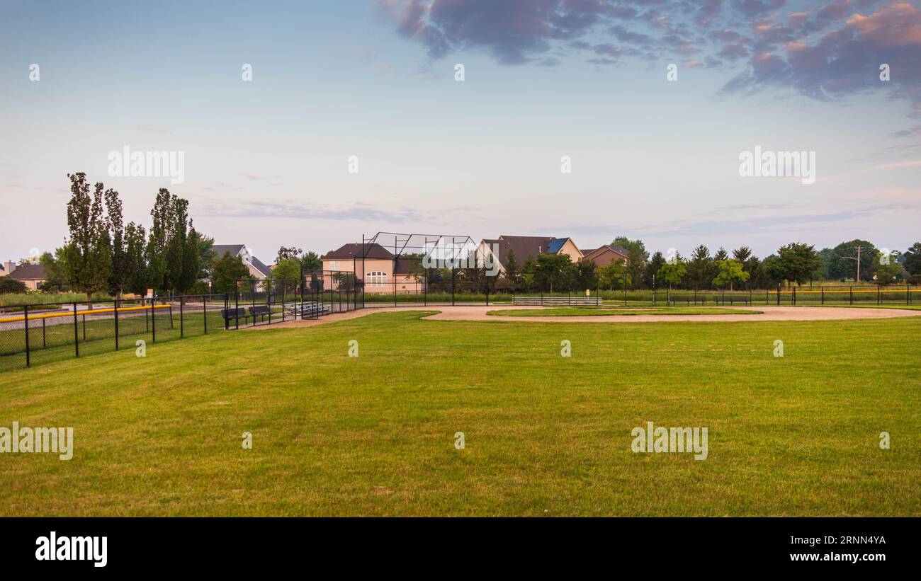 Regarder vers la Homeplate de ce terrain de baseball depuis le terrain de droite Banque D'Images
