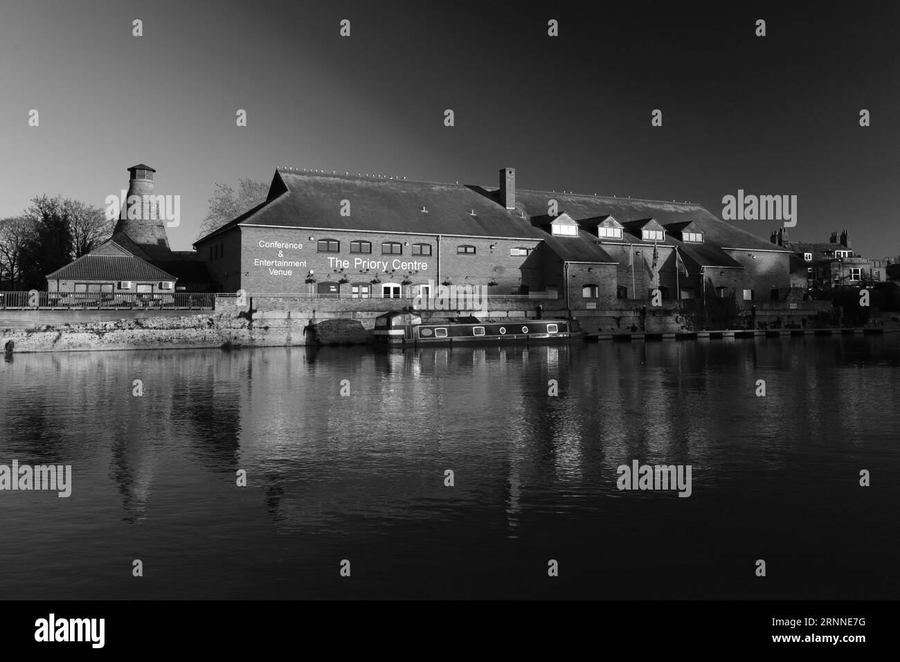 Le centre du Prieuré, rivière Great Ouse ; la ville de St Neots, Cambridgeshire ; Angleterre; ROYAUME-UNI Banque D'Images