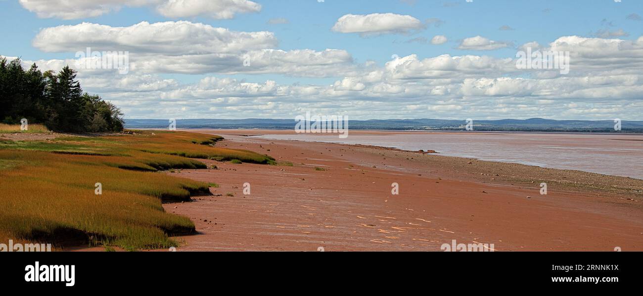 La rivière Shubenacadie s'étend sur 72 kilomètres du lac Grand à Maitland, où elle pénètre dans le bassin Minas de la baie de Fundy, en Nouvelle-Écosse, au Canada Banque D'Images