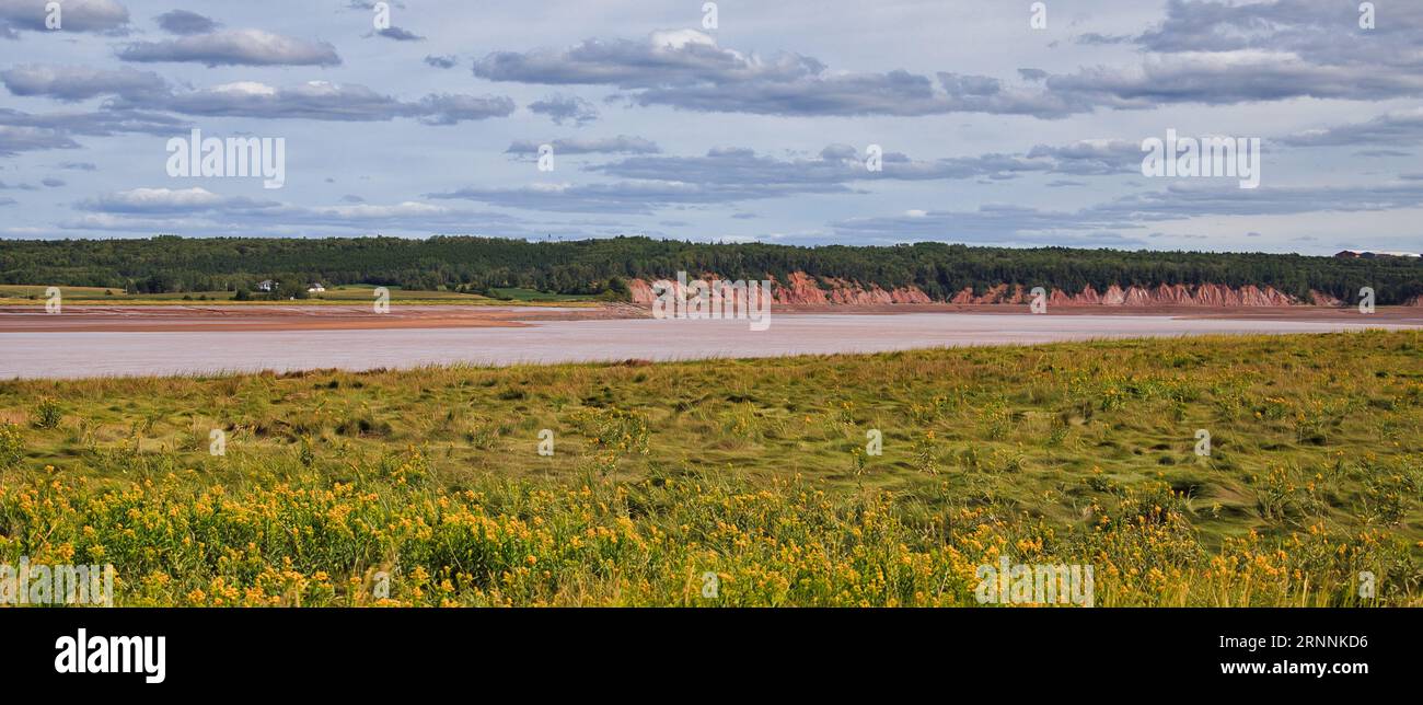 La rivière Shubenacadie s'étend sur 72 kilomètres du lac Grand à Maitland, où elle pénètre dans le bassin Minas de la baie de Fundy, en Nouvelle-Écosse, au Canada Banque D'Images