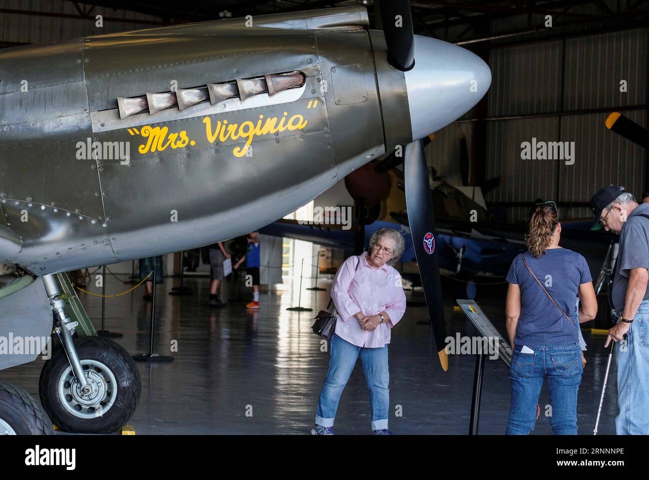 (170723) -- CALIFORNIE, 23 juillet 2017 -- des gens visitent la première Guerre mondiale et le spectacle des premiers avions au planes of Fame Air Museum à Chino en Californie, aux États-Unis, le 22 juillet 2017.) (Zxj) US-CALIFORNIA-AIRCRAFT SHOW ZhaoxHanrong PUBLICATIONxNOTxINxCHN Californie juillet 23 2017 célébrités visitent le World was I et Early Aircraft Show au Plan of Fame Air Museum à Chino of California États-Unis juillet 22 2017 U S California Aircraft Show ZhaoxHanrong PUBLICATIONxNOTxINxCHN Banque D'Images