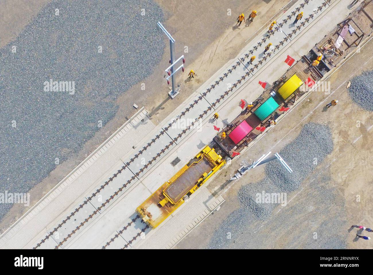 (170727) -- SHENYANG, 27 juillet 2017 -- une photo prise le 18 juillet 2017 montre un chantier de construction ferroviaire de la section ouest de la gare de Shenyang, dans la province du Liaoning du nord-est de la Chine. Le chemin de fer à grande vitesse Beijing-Shenyang, reliant Beijing, la capitale de la Chine, et Shenyang, la capitale provinciale du Liaoning, mesure environ 700 km de long et est conçu pour une vitesse de 350 km par heure. Les travaux sur le projet de chemin de fer Beijing-Shenyang ont commencé en 2014. Et il devrait être achevé d'ici la fin de 2018. )(wsw) CHINA-LIAONING-BEIJING-SHENYANG TRAIN À GRANDE VITESSE (CN) YangxQing PUBLICATIONxNOTxINxCHN Shenyang J Banque D'Images