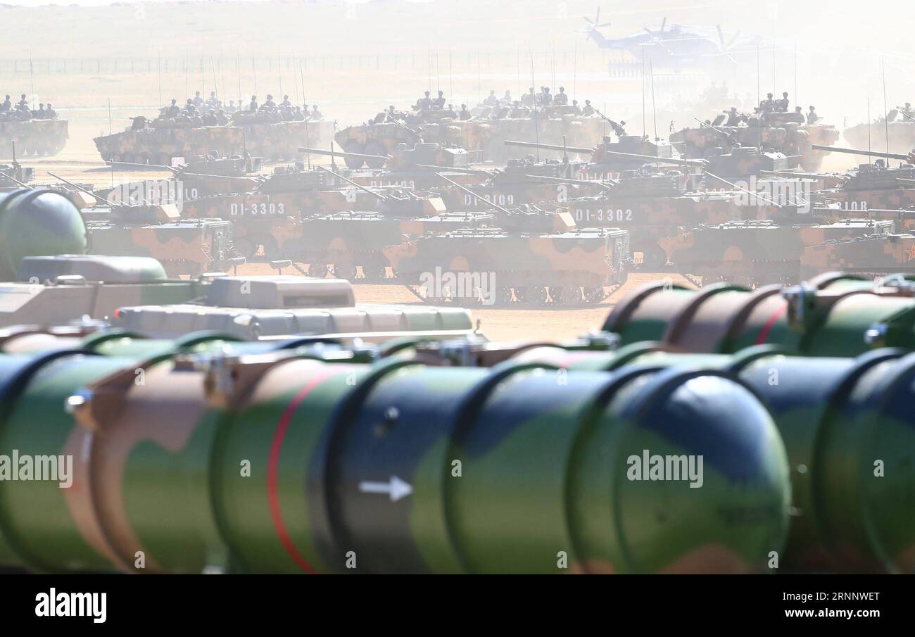 (170730) -- ZHURIHE, le 30 juillet 2017 -- Un défilé militaire est organisé pour célébrer le 90e anniversaire de la fondation de l Armée populaire de libération (APL) à la base d entraînement de Zhurihe dans la région autonome de Mongolie intérieure du nord de la Chine, le 30 juillet 2017. )(mcg) (PLA 90)CHINA-INNER MONGOLIA-ZHURIHE-MILITARY PARADE (CN) LixGang PUBLICATIONxNOTxINxCHN Zhurihe juillet 30 2017 un défilé militaire EST héros pour célébrer le 90e anniversaire de la fondation des célébrités chinoises S Liberation Army PLA À LA base d'entraînement de Zhurihe dans la région autonome de Mongolie intérieure du nord de la Chine juillet 30 2017 mcg PLA juillet 90 Chine Banque D'Images