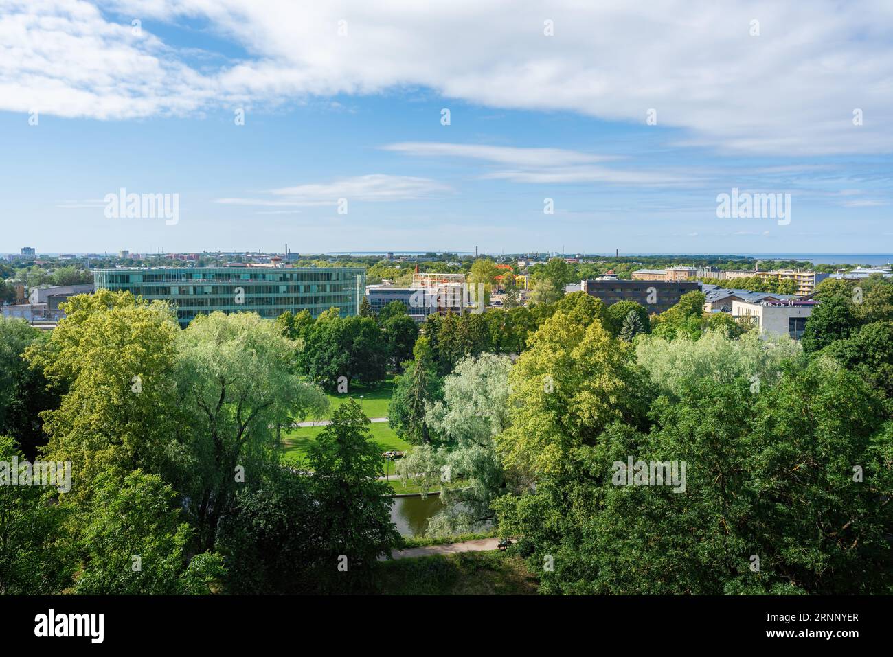 Vue depuis la plate-forme d'observation Piiskopi avec le parc Snelli - Tallinn, Estonie Banque D'Images
