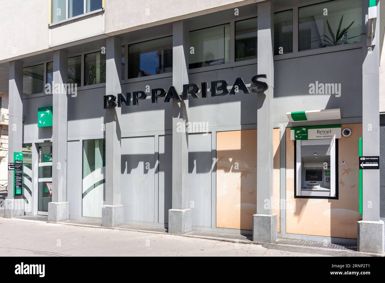 Banque BNP Paribas, rue Royale, Vieille ville, Annecy, haute-Savoie, Auvergne-Rhône-Alpes, France Banque D'Images