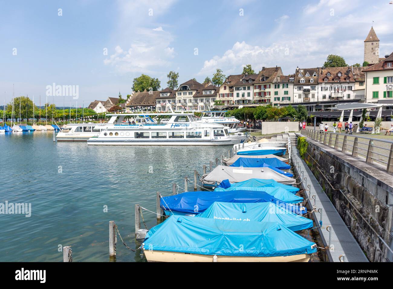 Bateaux de croisière à passagers amarrés dans le port, Rapperswil-Jona, Canton de St. Gallen, Suisse Banque D'Images
