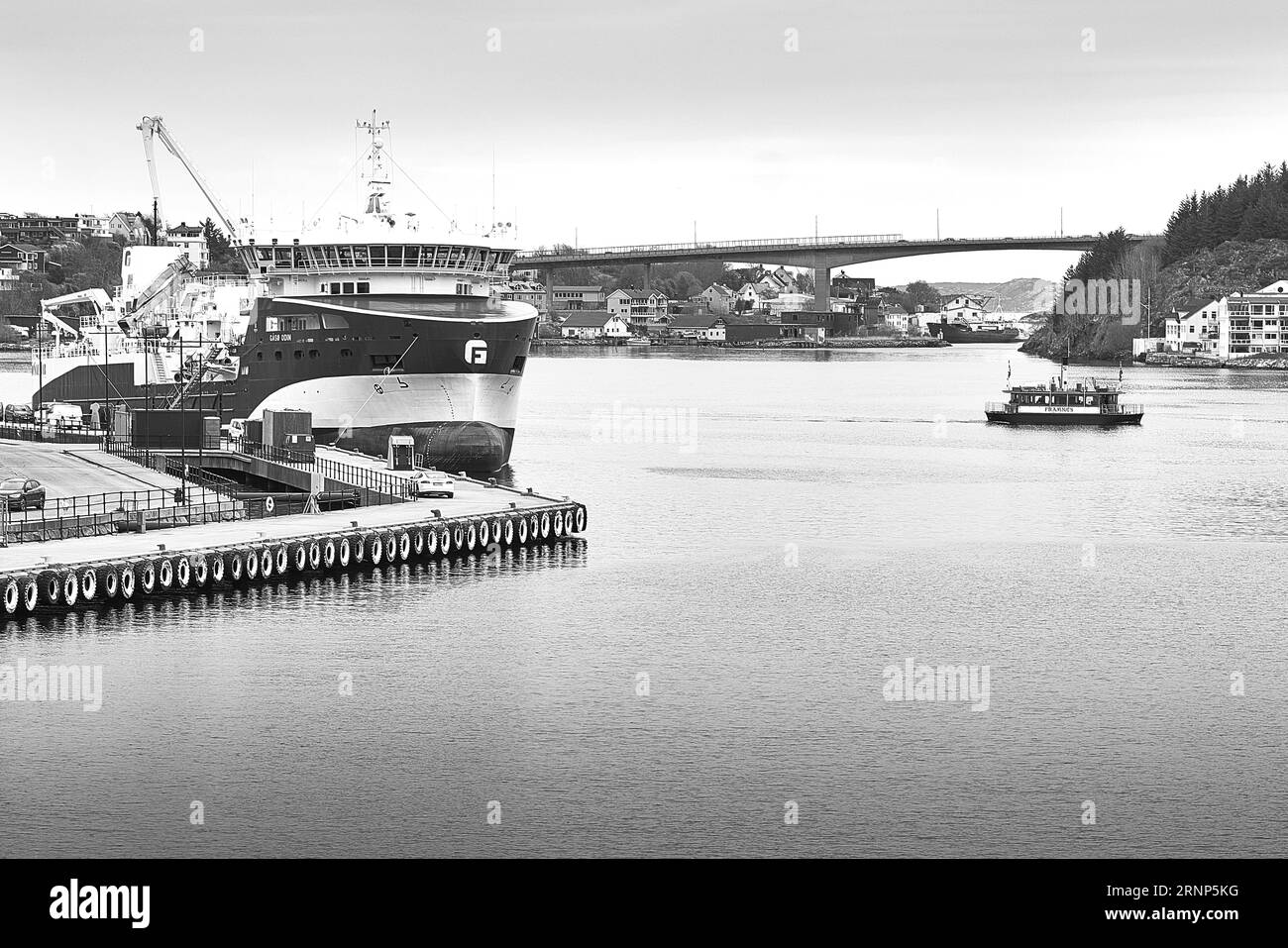 Photo en noir et blanc de la capacité de soute à cargaison GASO ODIN 4500 CBM, qui a à la fois des capacités de pêche et de manutention de poissons vivants. Kristiansund, Norvège Banque D'Images