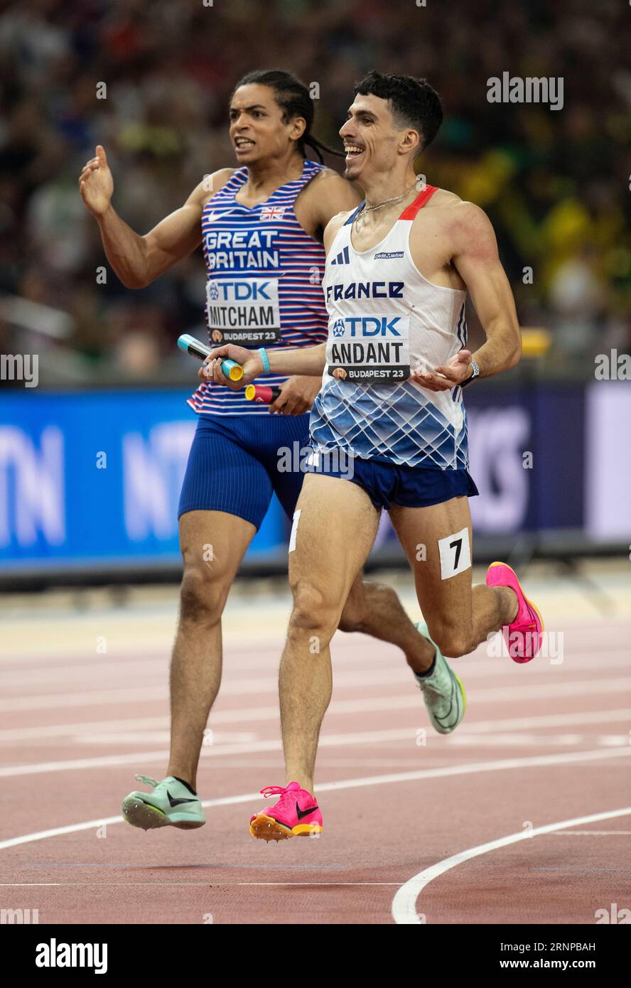 Téo Andant, de France, en compétition dans la finale du relais 4x400m masculin le jour 9 des Championnats du monde d’athlétisme Budapest, le 27 août 2023. Photo b. Banque D'Images