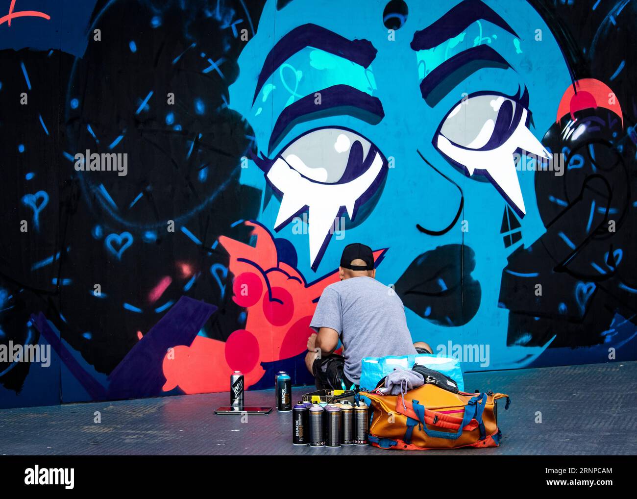 Artistes graffitis créant des œuvres d'art de rue au Southend City Jam 2023, Essex © Clarissa Debenham (film Free Photography) / Alamy Banque D'Images