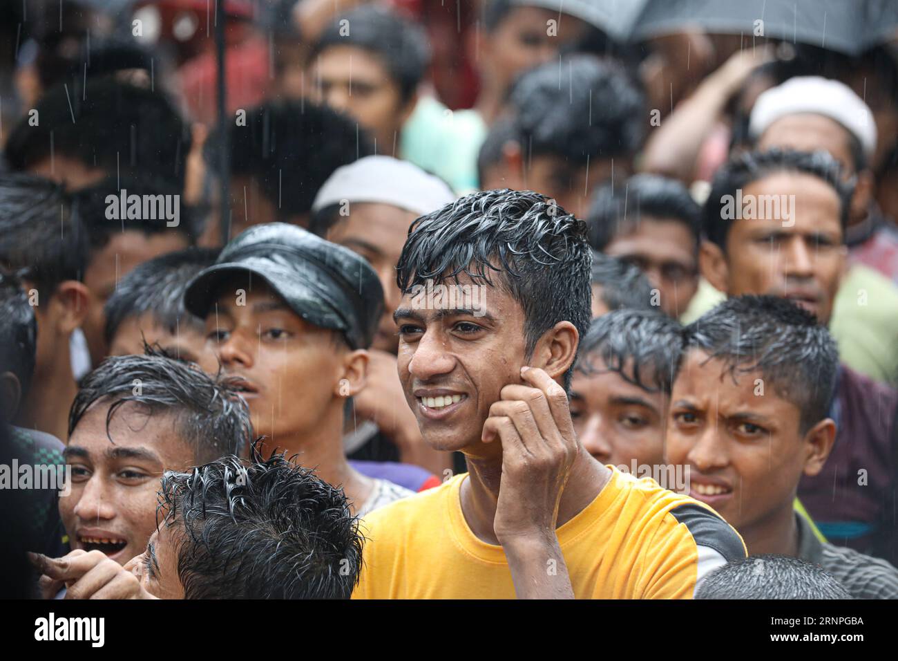 Le 25 août 2023, la Journée des Rohingyas a été marquée par un rassemblement au camp de Kutupalong, à Cox's Bazar, demandant un rapatriement rapide dans leur pays d'origine. Banque D'Images