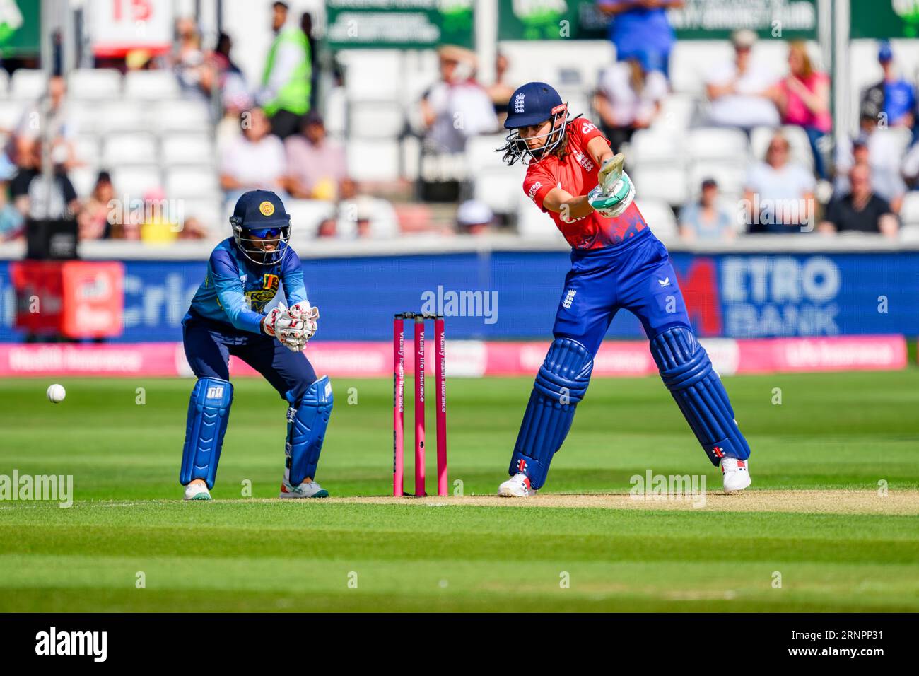 CHELMSFORD, ROYAUME-UNI. 02 septembre 2023. Maia Bouchier d'Angleterre (à droite) pendant England Women v Sri Lanka Women - 2nd Vitality IT20 au Cloud County Ground le samedi 02 septembre 2023 à CHELMSFORD EN ANGLETERRE. Crédit : Taka Wu/Alamy Live News Banque D'Images