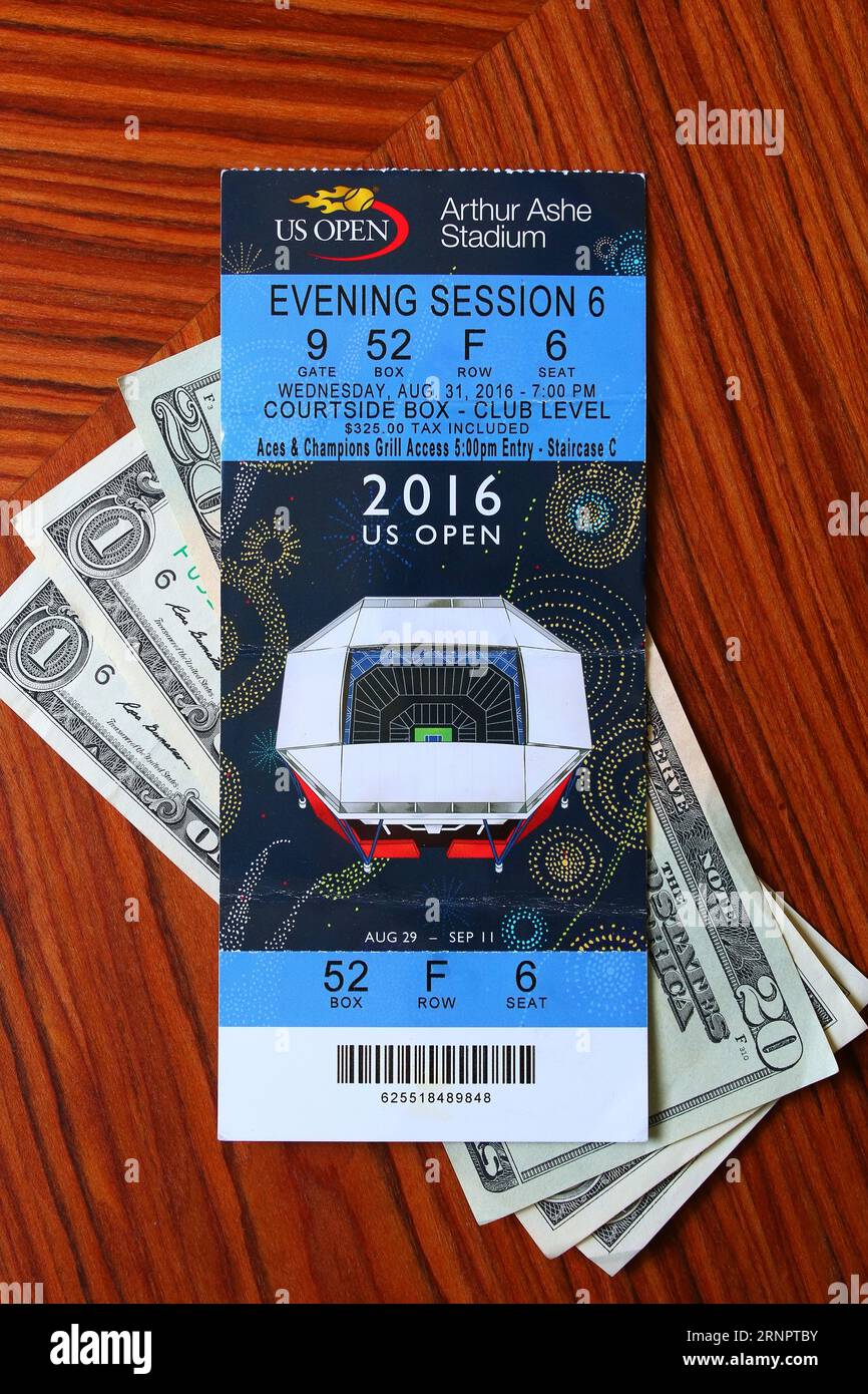 Arthur Ashe Stadium Evening session box / club level US Open ticket, le 31 août 2016 dans le Queens, New York, États-Unis. (Photo de Wojciech Migda Banque D'Images Arthur Ashe Stadium Evening session box / club level US Open ticket, le 31 août 2016 dans le Queens, New York, États-Unis. (Photo de Wojciech Migda Banque D'Images