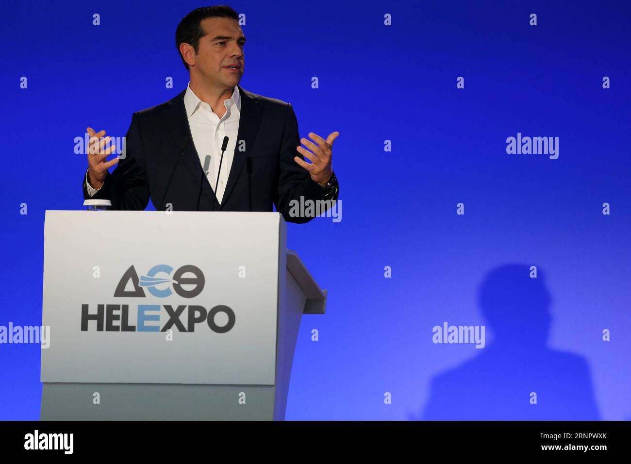 (170910) -- THESSALONIQUE (GRÈCE), le 10 septembre 2017 -- le Premier ministre grec Alexis Tsipras prononce un discours sur la politique économique de son gouvernement lors de la 82e foire commerciale internationale de Thessalonique (TIF), la plus grande foire commerciale annuelle de Grèce, organisée dans la ville portuaire du nord de Thessalonique, Grèce, le 9 septembre 2017. (yk) GRÈCE-THESSALONIQUE-TIF MariosxLolos PUBLICATIONxNOTxINxCHN Banque D'Images