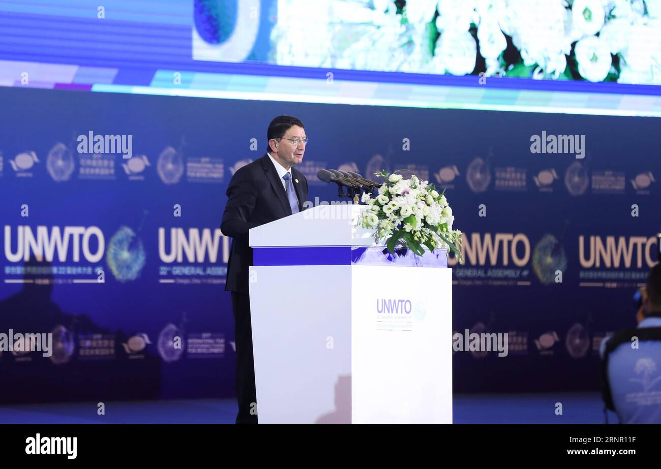 (170913) -- CHENGDU, 13 septembre 2017 -- Taleb Rifai, secrétaire général de l'Organisation mondiale du tourisme des Nations Unies (OMT), prononce une allocution lors de la cérémonie d'ouverture de la 22e Assemblée générale de l'OMT, à Chengdu, capitale de la province du Sichuan du sud-ouest de la Chine, le 13 septembre 2017.) (zkr) CHINA-CHENGDU-UNOMT-MEETING(CN) JiangxHongjing PUBLICATIONxNOTxINxCHN Banque D'Images