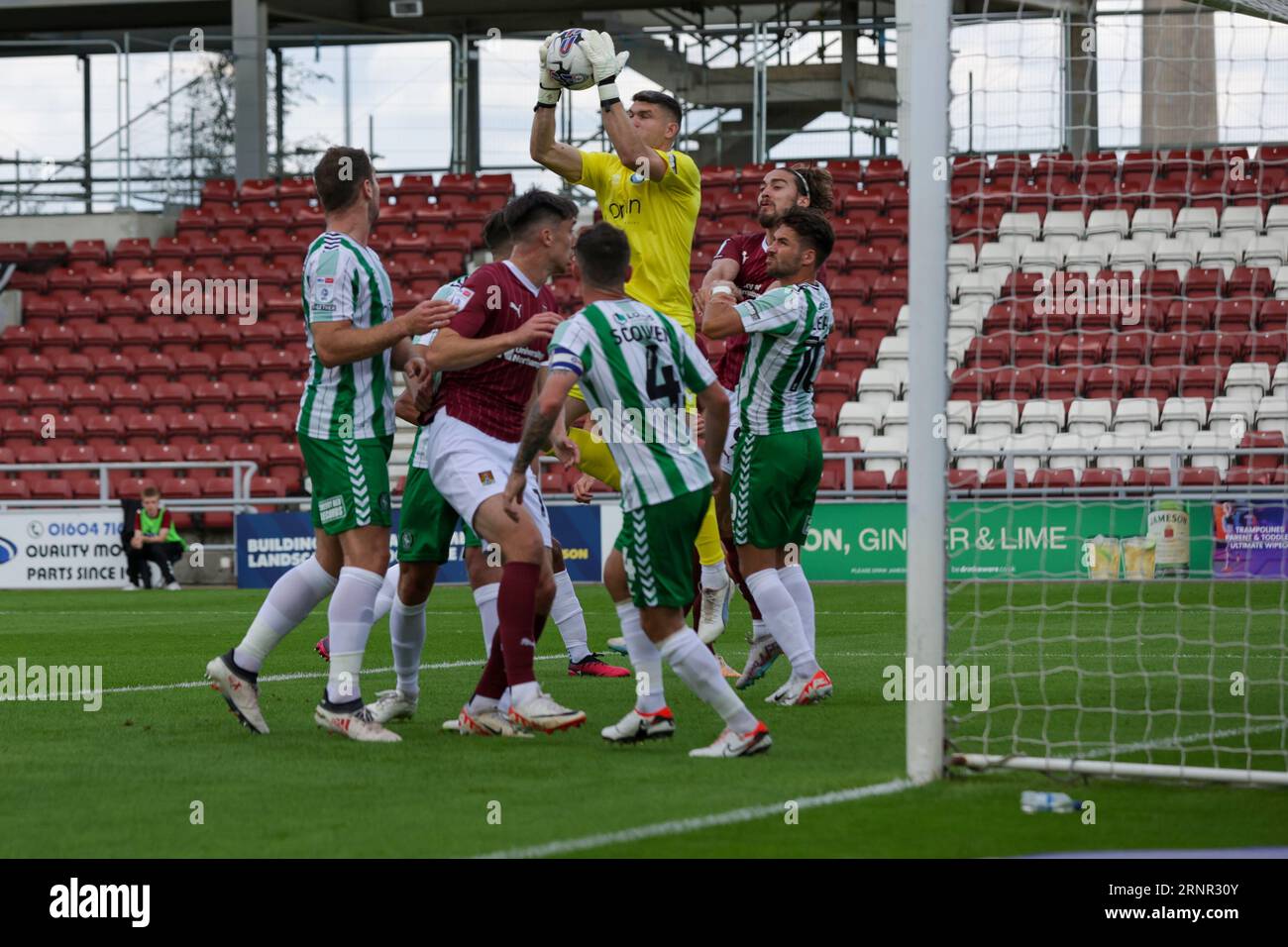 Le gardien des Wycombe Wanderers Max Stryjek lors de la première moitié du match de Sky Bet League 1 entre Northampton Town et Wycombe Wanderers au PTS Academy Stadium, Northampton le samedi 2 septembre 2023. (Photo : John Cripps | MI News) crédit : MI News & Sport / Alamy Live News Banque D'Images