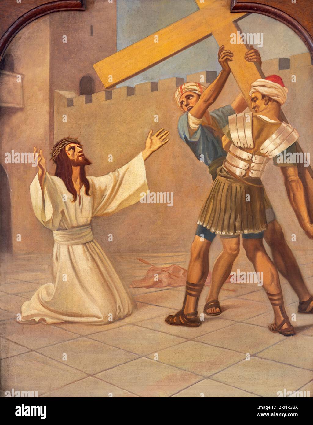 SEBECHLEBY, SLOVAQUIE - OKTOBERT 8, 2022 : le tableau Jésus porte sa croix dans le cadre des stations Cross Way à St. Église paroissiale Michael Banque D'Images