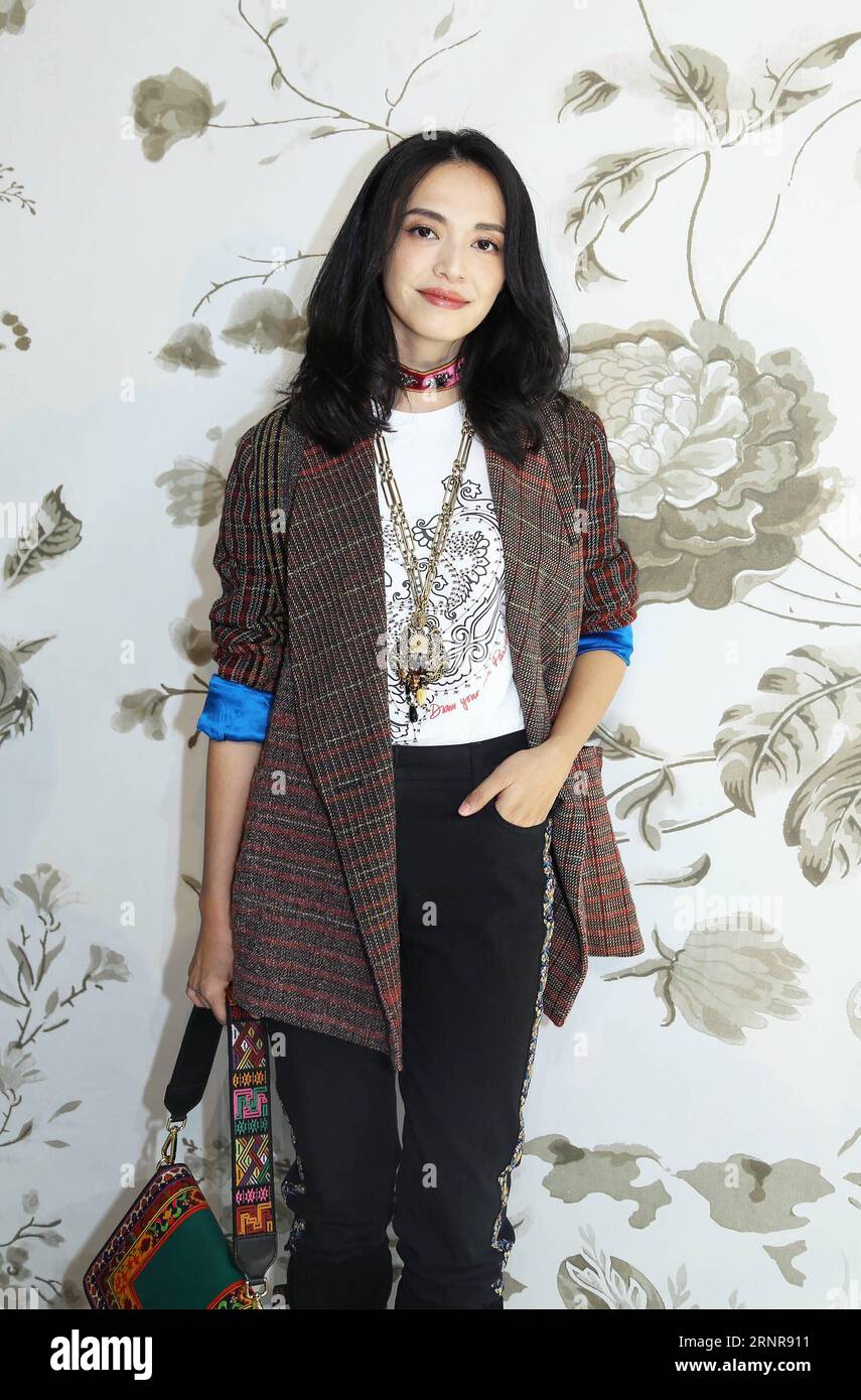 (170923) -- MILAN, 23 septembre 2017 -- l'actrice chinoise Yao Chen arrive pour assister au défilé de la collection femme et homme de la maison de couture Etro lors de la Fashion week Printemps/été 2018 à Milan, Italie, le 22 septembre 2017. )(whw) ITALY-MILAN-FASHION WEEK-ETRO JinxYu PUBLICATIONxNOTxINxCHN Banque D'Images