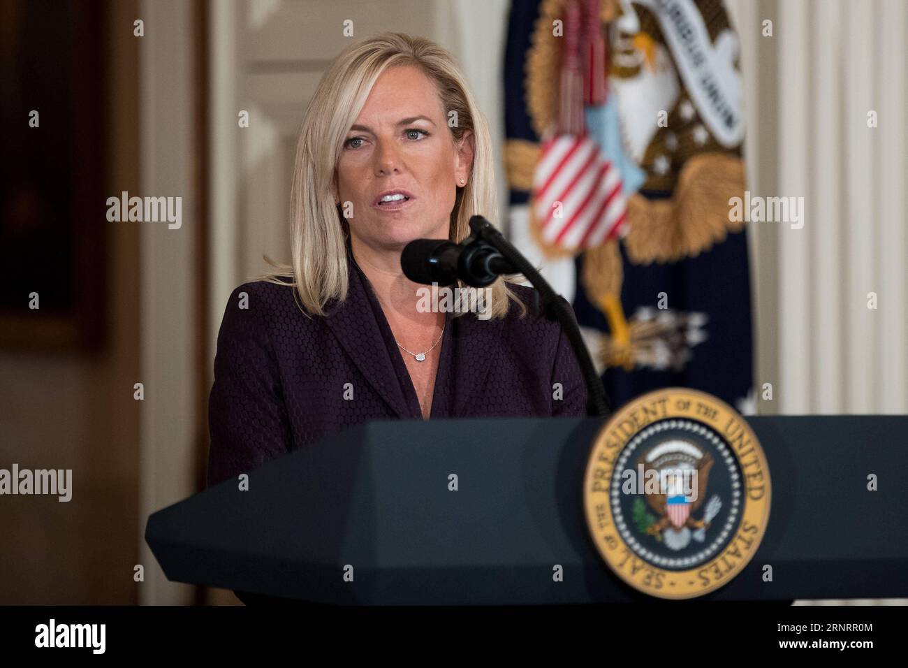 (171012) -- WASHINGTON, 12 octobre 2017 -- Kirstjen Nielsen prend la parole lors de son annonce de nomination à la Maison Blanche à Washington D.C., aux États-Unis, le 12 octobre 2017. Le président américain Donald Trump a nommé mercredi Kirstjen Nielsen, une assistante du chef de cabinet de la Maison Blanche John Kelly, au poste de secrétaire à la sécurité intérieure. ÉTATS-UNIS-WASHINGTON D.C.-SÉCURITÉ INTÉRIEURE-SECRÉTAIRE-NOMINATION-KIRSTJEN NIELSEN TINGXSHEN PUBLICATIONXNOTXINXCHN Banque D'Images