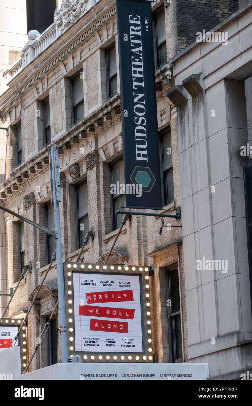 Hudson Theatre Marquee 'Merrily We Roll Along' au Millennium Broadway Hotel, NYC États-Unis Banque D'Images