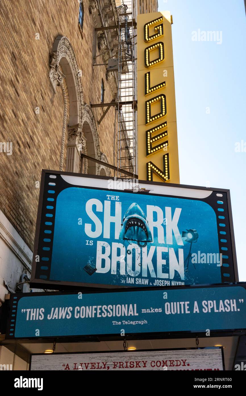 « The Shark is Broken » est annoncé au John Golden Theatre de Times Square, à New York. USA 2023 Banque D'Images