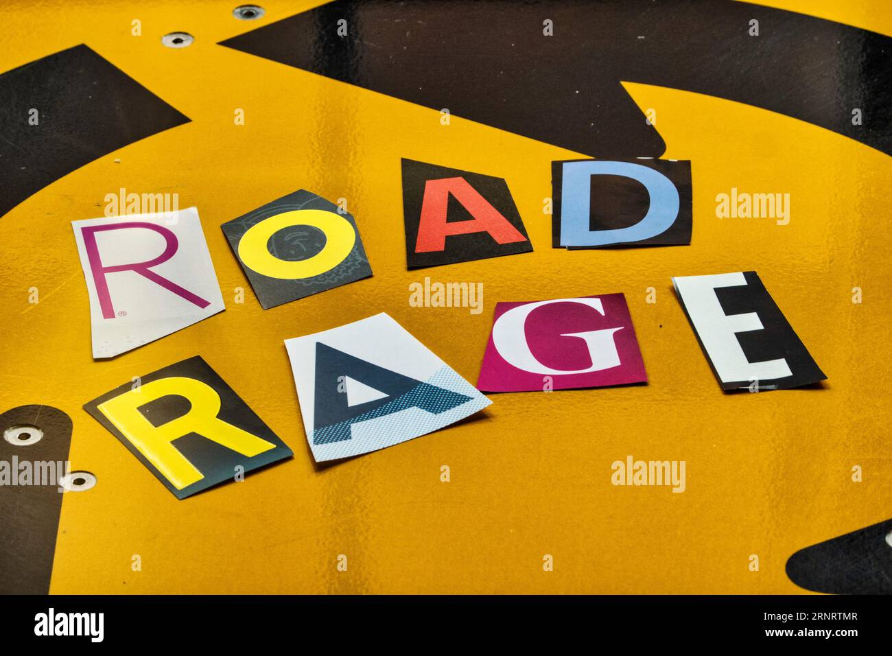 Le concept « Road rage » énoncé dans la typographie de style note de rançon, USA 2023 Banque D'Images