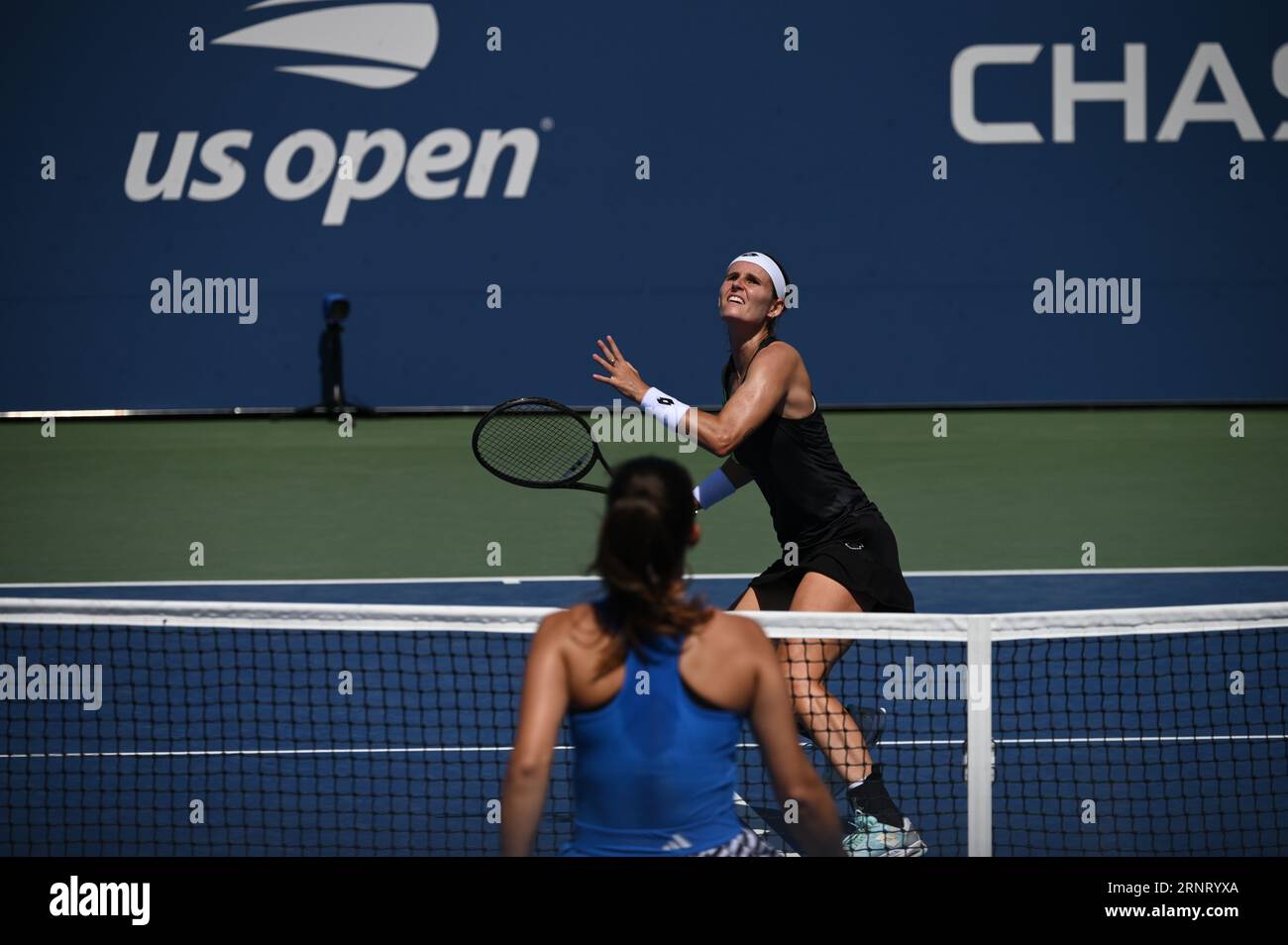 New York, États-Unis. 02 septembre 2023. La Belge salue Minnen photographiée en action lors d'un match de tennis entre la Belge Minnen et la russe Kasatkina, au troisième tour du simple féminin lors du tournoi de tennis US Open Grand Chelem 2023 à New York, aux États-Unis, samedi 02 septembre 2023. BELGA PHOTO TONY BEHAR crédit : Belga News Agency/Alamy Live News Banque D'Images