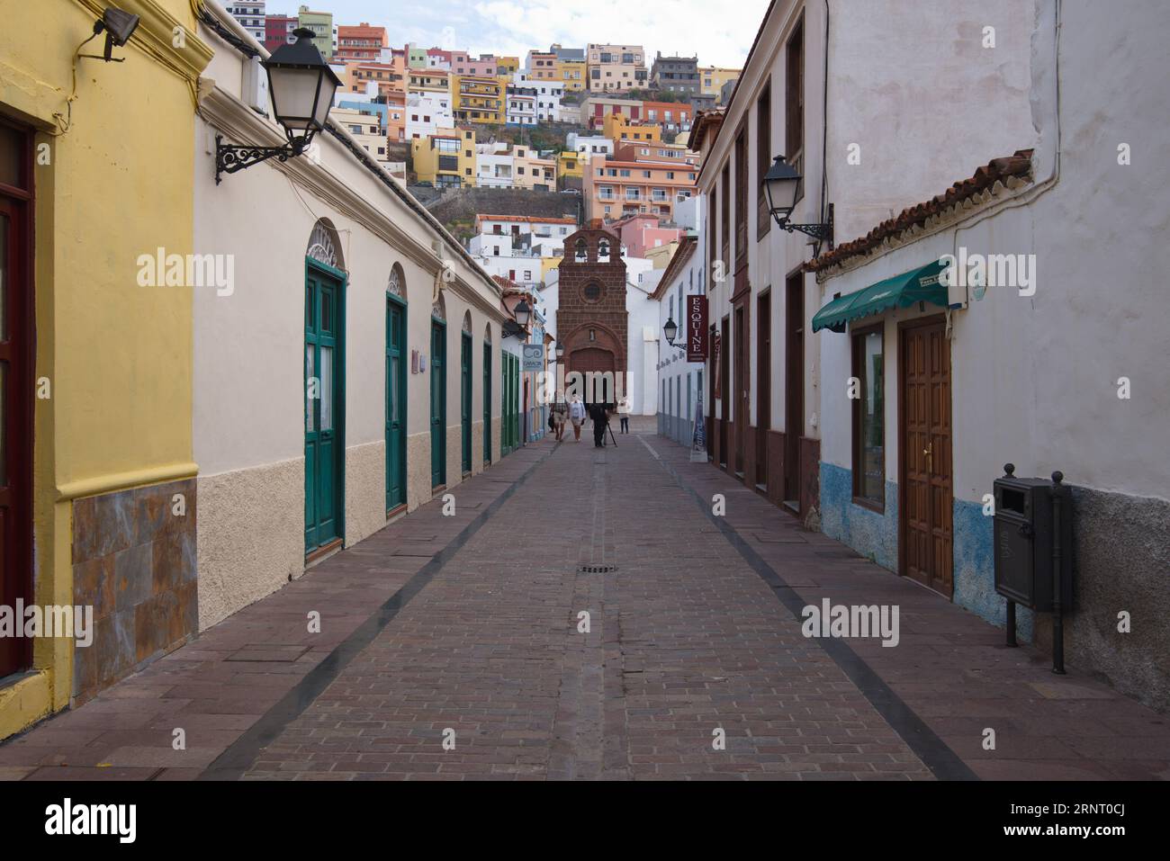 Une rue typique de San Sebastián de la Gomera, îles Canaries. Una calle típica de San Sebastián de la Gomera, Islas Canarias. Banque D'Images