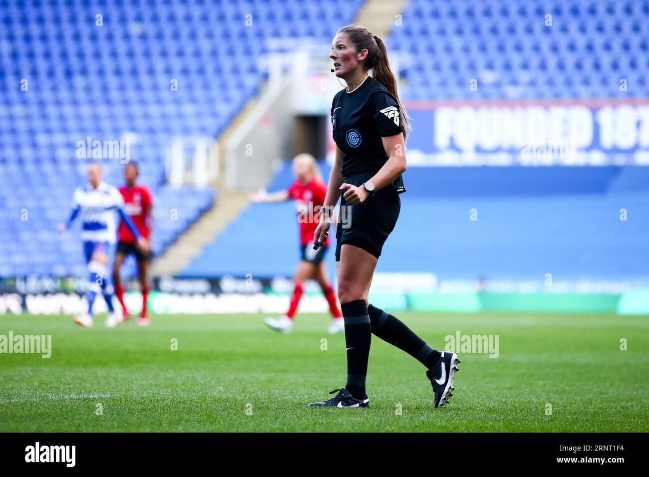 Arbitre Melissa Burgin lors du match du championnat de Barclays FA Womens entre Reading et Charlton Athletic au Select car Leasing Stadium à Londres, en Angleterre. (Liam Asman/SPP) crédit : SPP Sport Press photo. /Alamy Live News Banque D'Images