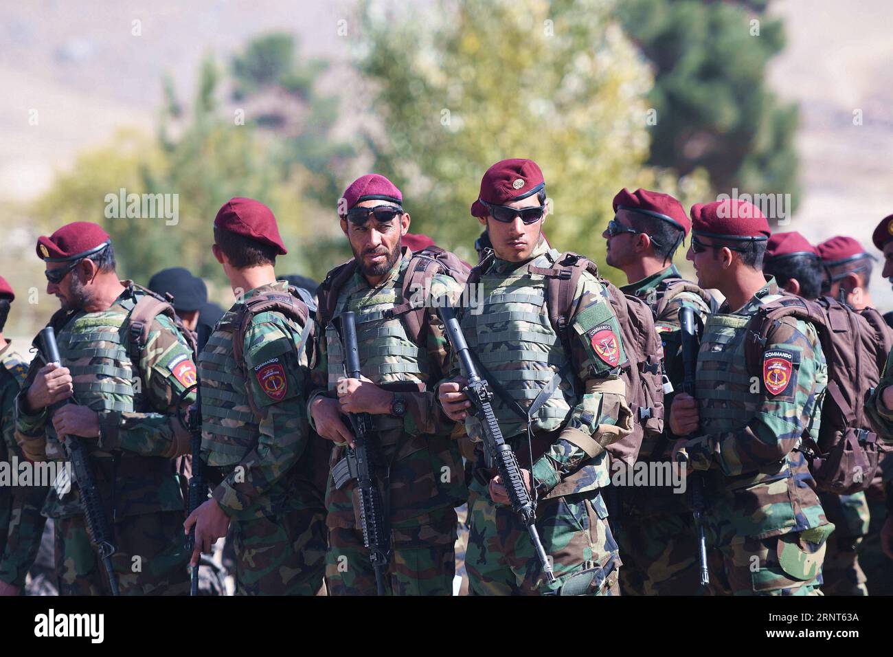 (171031) -- KABOUL, le 31 octobre 2017 -- des soldats Commando attendent de recevoir une inspection au Morehead Commando Training Center, près de Kaboul, Afghanistan, le 25 octobre 2017. Au total, 830 commandos, après avoir suivi un stage de formation de 14 semaines, ont récemment été envoyés à l ' Armée nationale afghane (ANA). (psw) AFGHANISTAN-KABOUL-MOREHEAD COMMANDO TRAINING CENTER DaixHe PUBLICATIONxNOTxINxCHN Banque D'Images