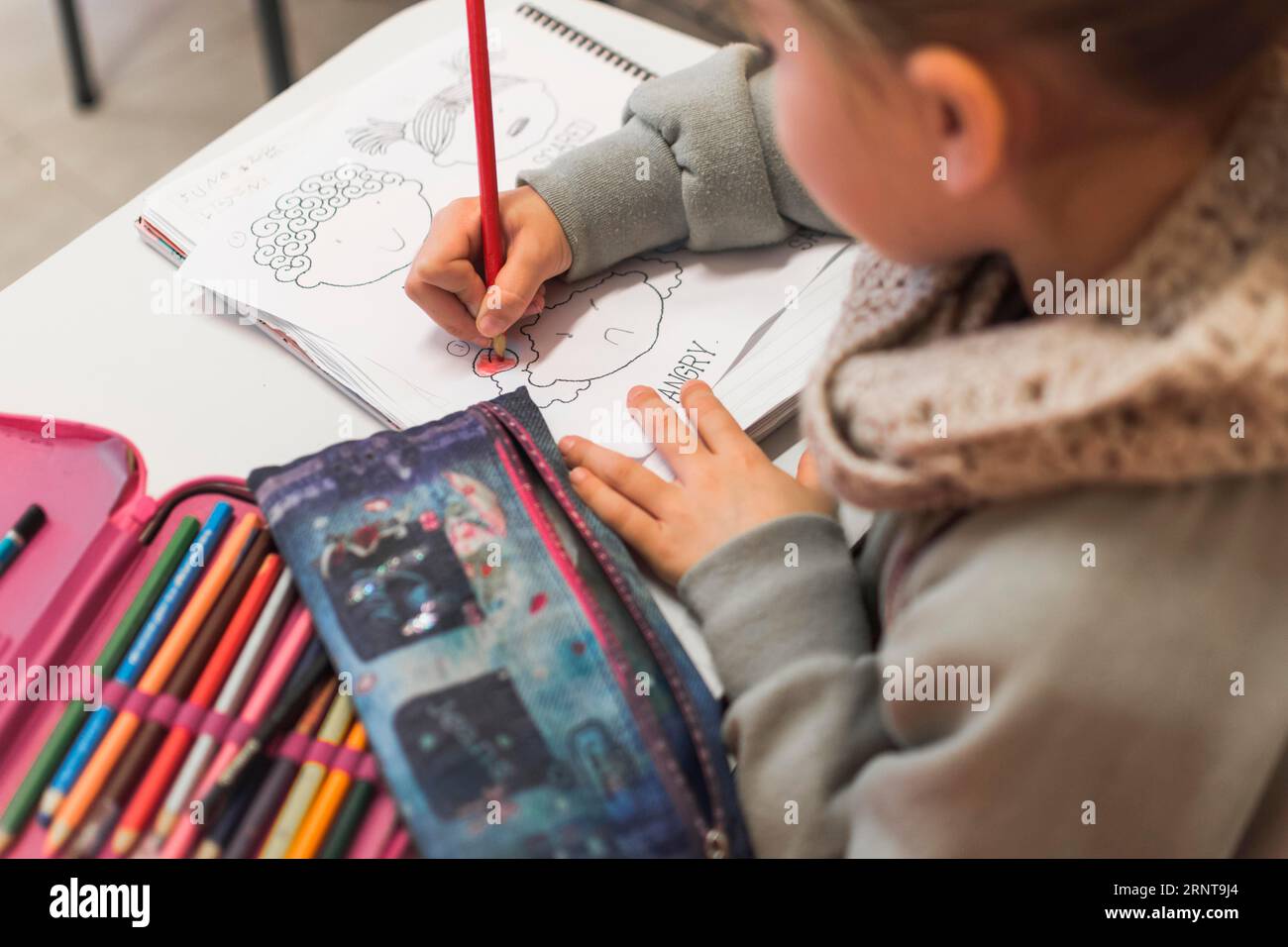 Image de couleur d'enfant non reconnaissable Banque D'Images