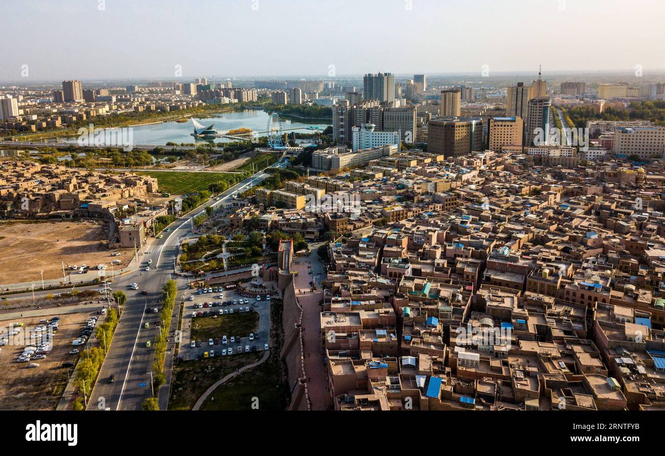 (171109) -- KASHGAR, 9 novembre 2017 -- une photo aérienne prise le 22 octobre 2017 montre le paysage de la ville de Kashgar, dans la région autonome ouïgoure du Xinjiang du nord-ouest de la Chine.) (Ry) CHINA-XINJIANG-KASHGAR-SCENERY (CN) JiangxWenyao PUBLICATIONxNOTxINxCHN Banque D'Images