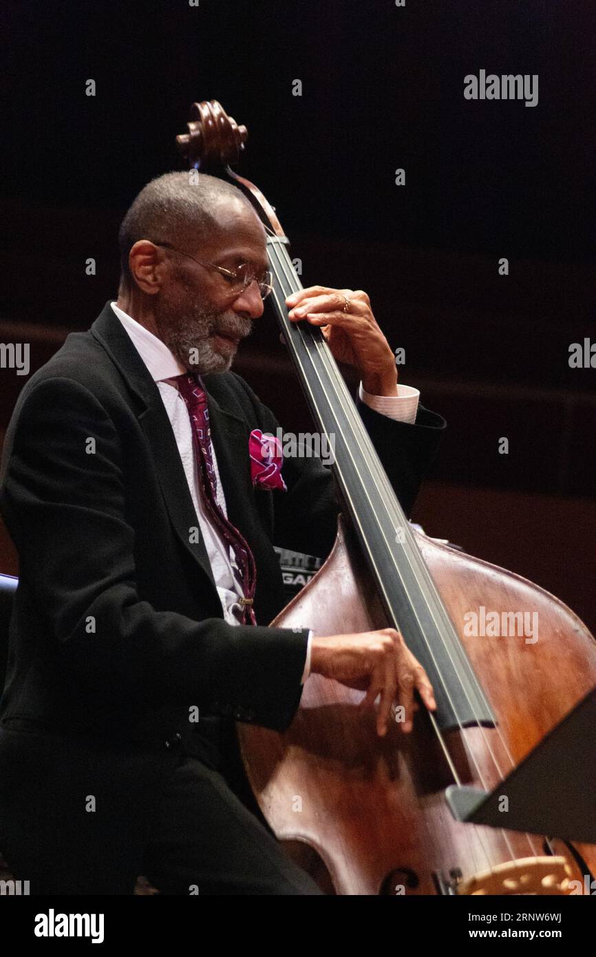 31 août 2023, Chicago, il, USA : Chicago profite de quatre jours de jazz ce week-end de la fête du travail - 31 août - 3 septembre De la musique live est présentée au Centre culturel et à plusieurs stades du Millennium Park. SUR LA PHOTO ; RON CARTER (image de crédit : © Karen I. Hirsch/ZUMA Press Wire) À USAGE ÉDITORIAL UNIQUEMENT ! Non destiné à UN USAGE commercial ! Banque D'Images