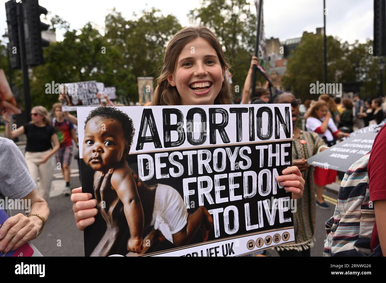 Whitehall, Londres, Royaume-Uni. 2 septembre 2023. Milliers de Chrétiens Marche annuelle pour la vie UK contre l'avortement est l'attaque directe contre la vie humaine. mars annuel pour attirer l'attention sur les 200 000 avortements par an qui se produisent en Angleterre et au pays de Galles, et exiger de meilleures protections pour les femmes et les bébés. Crédit : Voir Li/Picture Capital/Alamy Live News Banque D'Images