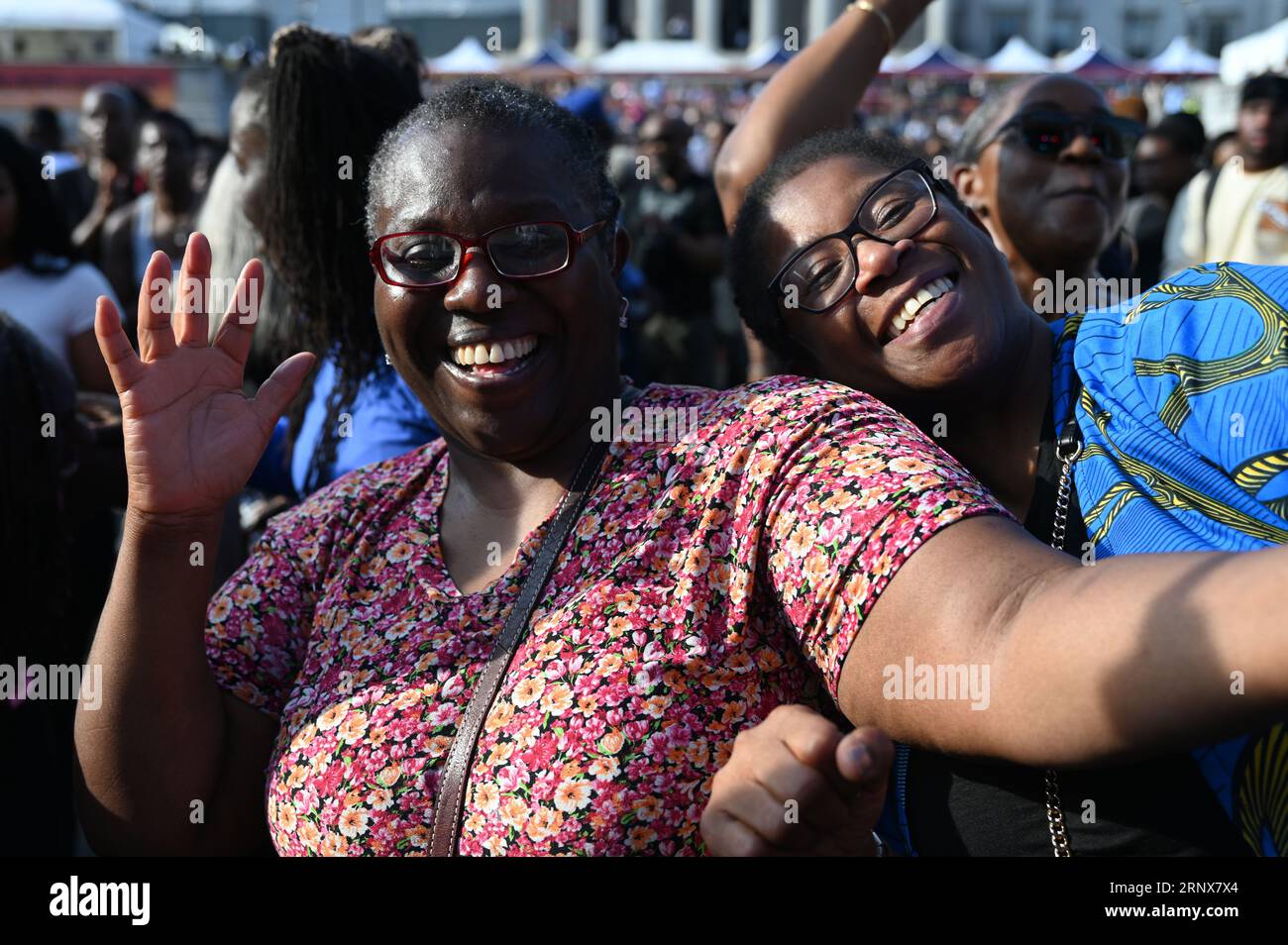 Trafalgar Square, Londres, Royaume-Uni. 2 septembre 2023. Des milliers de foules fantastiques apprécient la musique et la danse sur la place. Une toute nouvelle célébration gratuite de la culture et de la créativité noires avec musique, paroles parlées et danse à Black on the Square, présentée par le maire de Londres, Sadiq Khan. Crédit : Voir Li/Picture Capital/Alamy Live News Banque D'Images