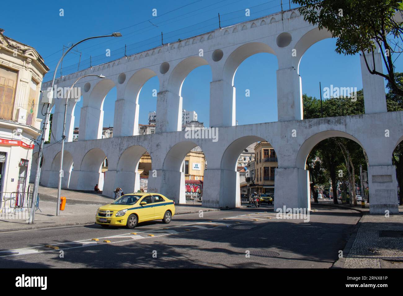Rio de Janeiro, Brésil : Skyline avec l'aqueduc Carioca (Arcos da Lapa), ouvert en 1750, exemple de l'architecture coloniale dans le quartier de Lapa Banque D'Images