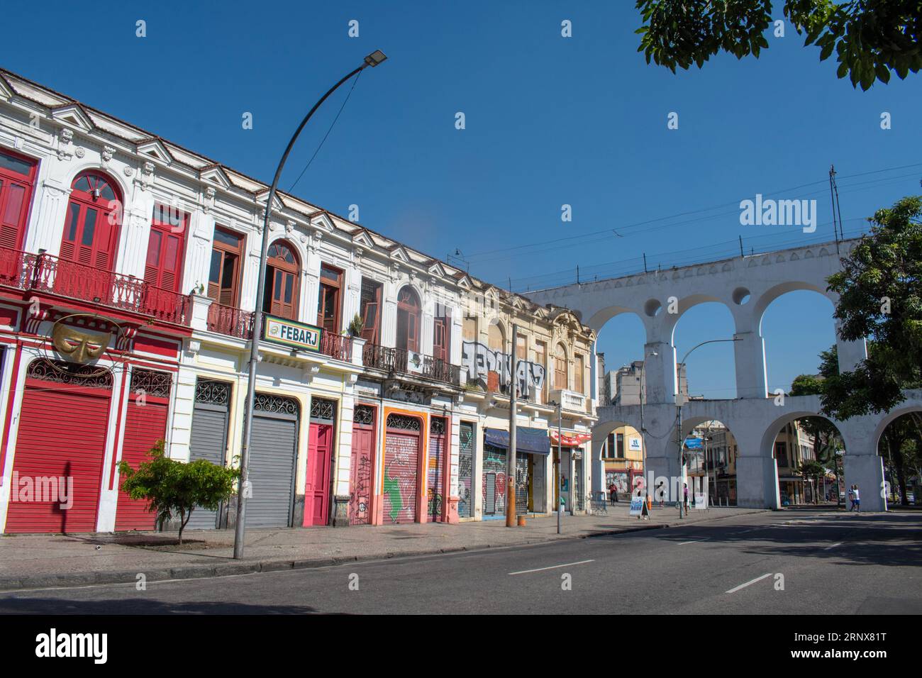 Rio de Janeiro, Brésil : Skyline avec l'aqueduc Carioca (Arcos da Lapa), ouvert en 1750, exemple de l'architecture coloniale dans le quartier de Lapa Banque D'Images