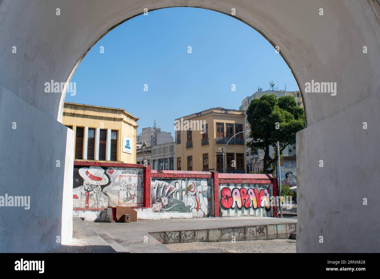 Rio de Janeiro, Brésil : Skyline avec l'aqueduc Carioca, connu sous le nom d'Arcos da Lapa, ouvert en 1750, exemple de l'architecture coloniale dans le quartier de Lapa Banque D'Images
